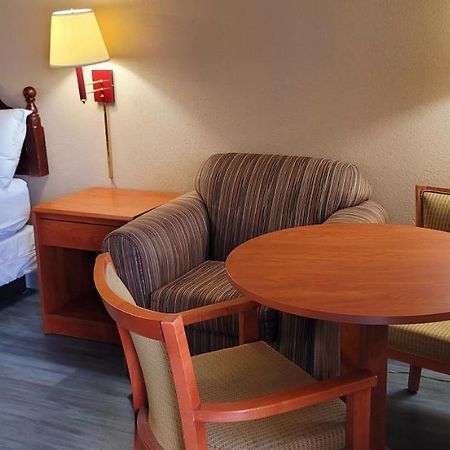Regency Travel Inn Hayti Esterno foto