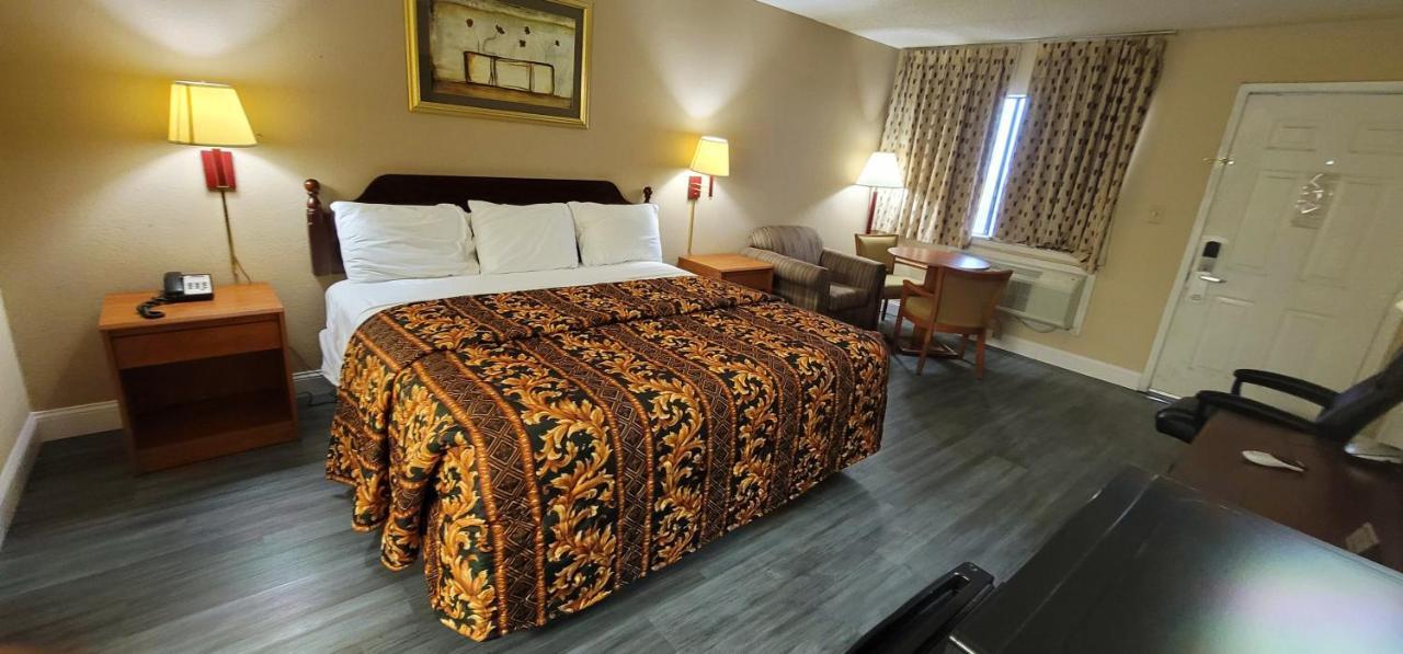 Regency Travel Inn Hayti Esterno foto