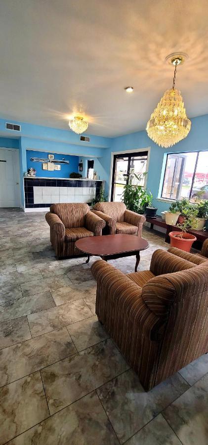 Regency Travel Inn Hayti Esterno foto