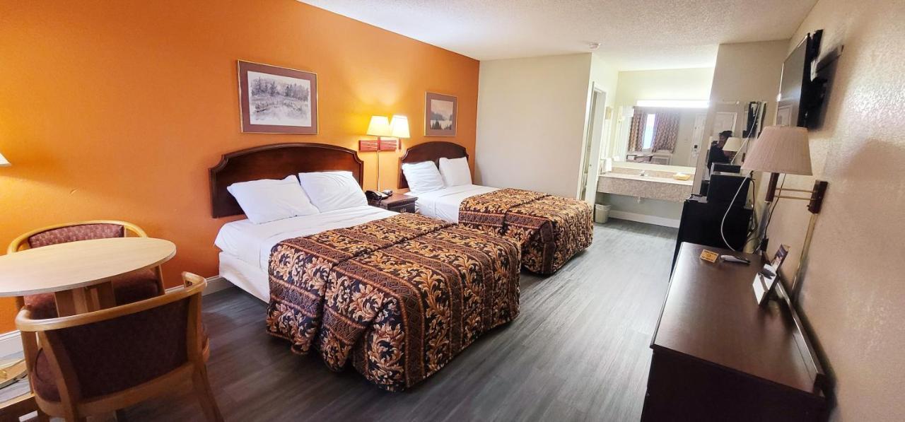 Regency Travel Inn Hayti Esterno foto