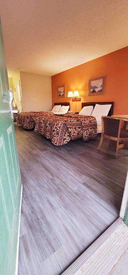 Regency Travel Inn Hayti Esterno foto