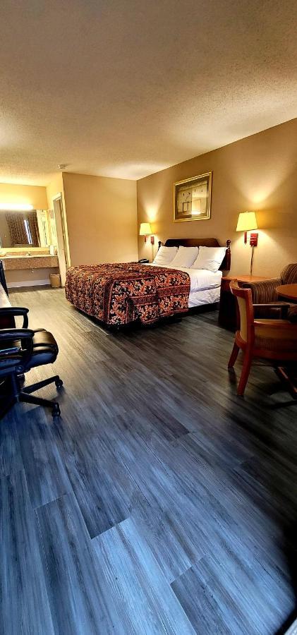 Regency Travel Inn Hayti Esterno foto