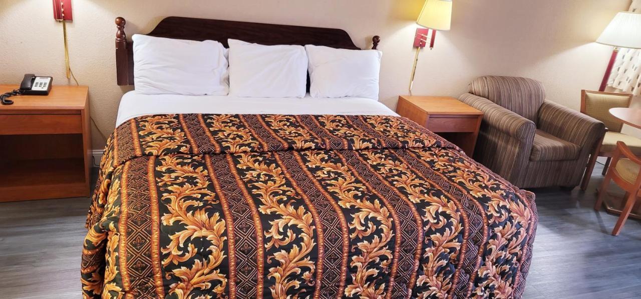 Regency Travel Inn Hayti Esterno foto